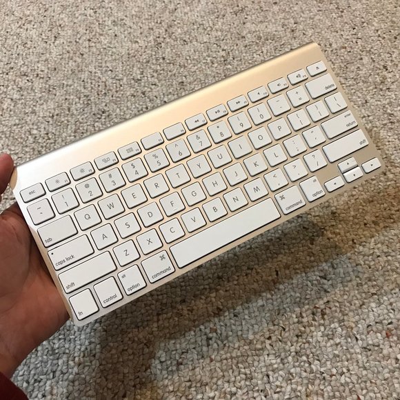 Genuine APPLE Magic Keyboard A1314 Wireless Bluetooth Keyboard EXCELLENT - Picture 2 of 4